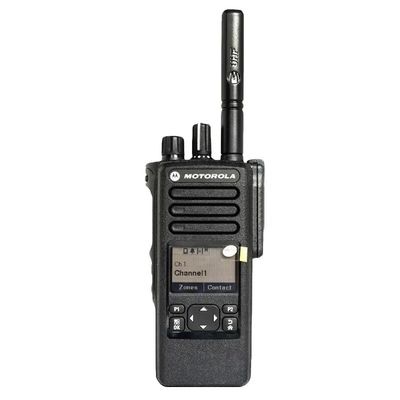 Máy bộ đàm Motorola DMR nhỏ gọn và mạnh mẽ với công suất đầu ra 1/4/5W, ngôn ngữ vận hành bằng tiếng Anh