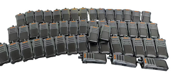 Hytera IP55 Walkie Talkie chống nước với pin 2000-2500mah và đài phát thanh kỹ thuật số DMR công suất cao 5W